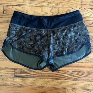 Lululemon Speed Up Low-Rise Lined Short, Size 6